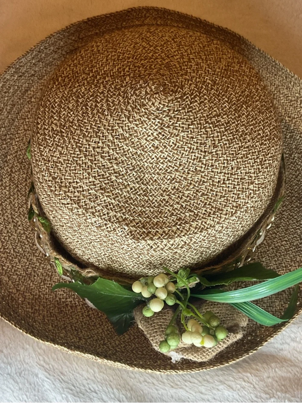 Vintage Villager Liz Claiborne Sun Hat Straw Green Leaf Gold Chain Detail - Picture 3 of 7